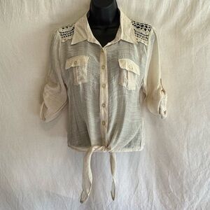 E-86 Edge Cream Lace Shoulders Tie Front‎ 1/2 Sleeve Button Down Blouse Size M
